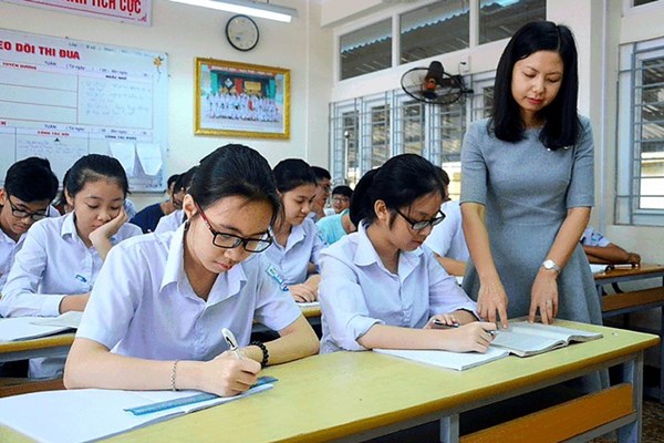 Hà Nội: Từ ngày 6.12, giáo viên THPT chưa tiêm đủ 2 mũi vắc xin chỉ được dạy trực tuyến - Anh 1