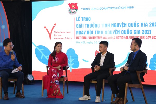 Chàng thanh niên lái xe cứu thương hơn 25.000 km trong tâm dịch từ Bắc vào Nam - Anh 1