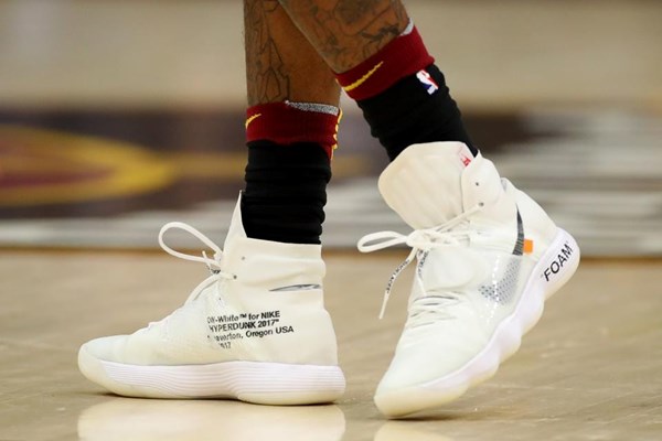 Những thiết kế biểu tượng của Virgil Abloh trước khi qua đời - Anh 7