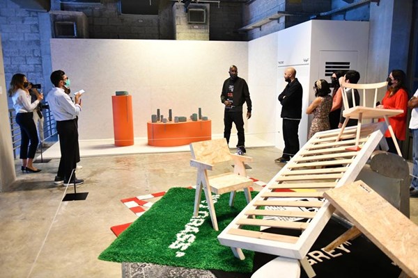 Những thiết kế biểu tượng của Virgil Abloh trước khi qua đời - Anh 8