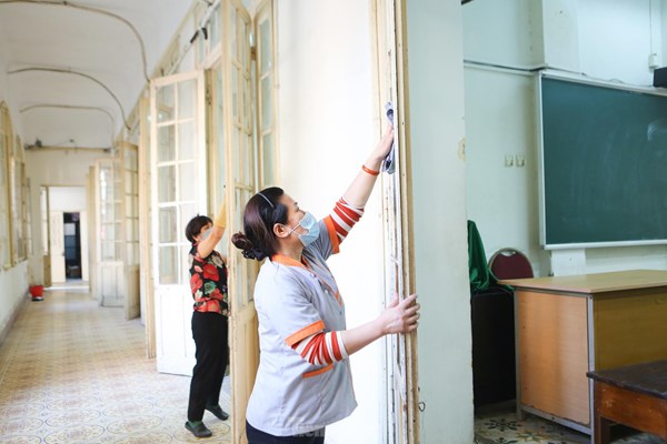 Hà Nội: Chỉ học sinh lớp 12 đi học trực tiếp - Anh 1