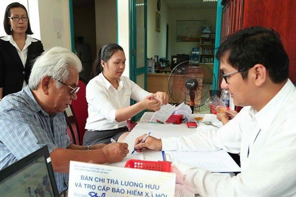 Tăng lương hưu, trợ cấp BHXH và trợ cấp hằng tháng từ ngày 1.1.2022 - Anh 1