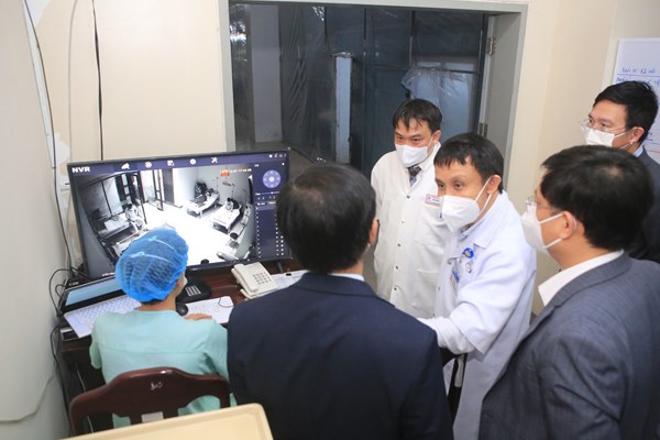 Đưa vào hoạt động Trung tâm Nghiên cứu và điều trị Covid-19 Trung ương Huế - Anh 2