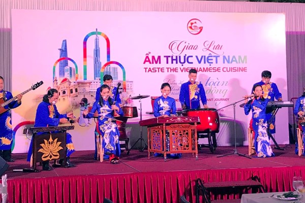 “Nét đẹp Thành phố” qua ống kính tác giả nước ngoài - Anh 2