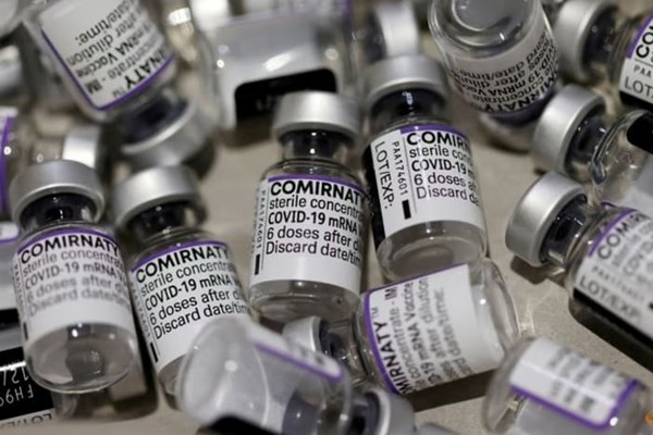 Mũi tăng cường vắcxin Pfizer có thể làm tăng khả năng ngăn ngừa Omicron lên 25 lần - Anh 1