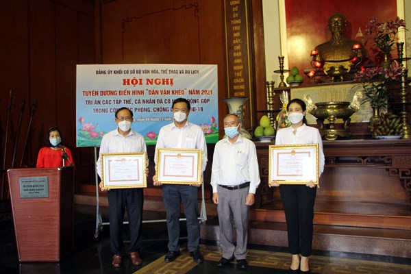 Đảng ủy khối cơ sở Bộ VHTTDL: Tuyên dương điển hình “Dân vận khéo” trong công tác phòng, chống dịch Covid-19 - Anh 2