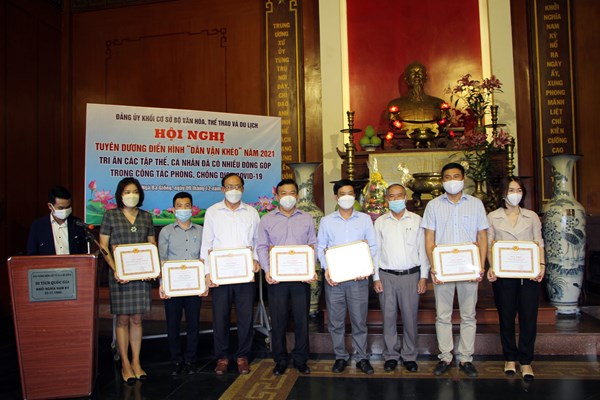 Đảng ủy khối cơ sở Bộ VHTTDL: Tuyên dương điển hình “Dân vận khéo” trong công tác phòng, chống dịch Covid-19 - Anh 3