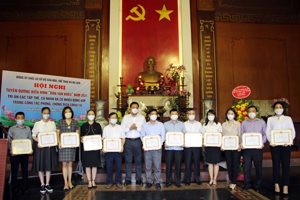 Đảng ủy khối cơ sở Bộ VHTTDL: Tuyên dương điển hình “Dân vận khéo” trong công tác phòng, chống dịch Covid-19 - Anh 6