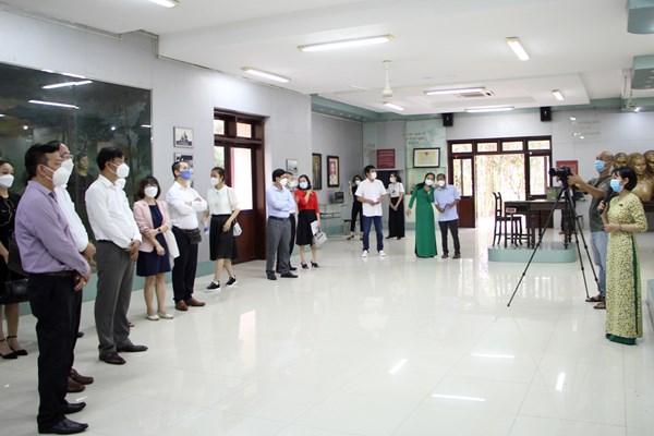 Đảng ủy khối cơ sở Bộ VHTTDL: Tuyên dương điển hình “Dân vận khéo” trong công tác phòng, chống dịch Covid-19 - Anh 7