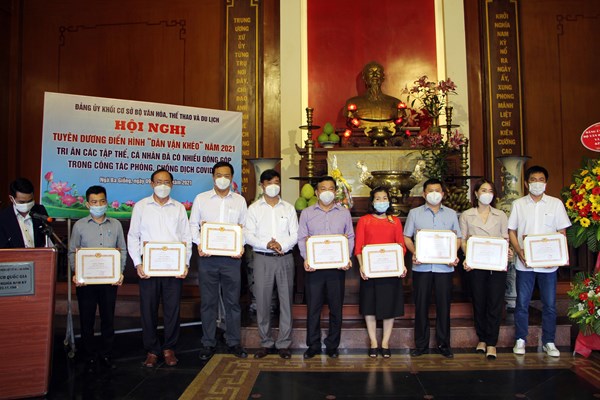 Đảng ủy khối cơ sở Bộ VHTTDL: Tuyên dương điển hình “Dân vận khéo” trong công tác phòng, chống dịch Covid-19 - Anh 4
