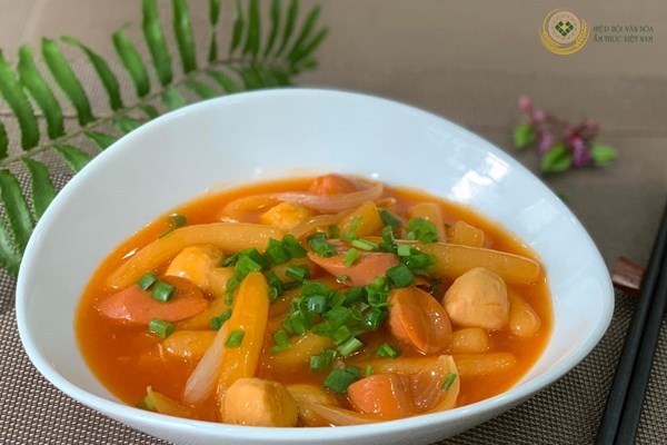 Cách làm bánh gạo cay tokbokki bằng cơm nguội đơn giản ngon miệng - Anh 1