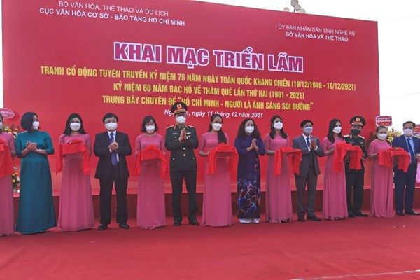 Triển lãm đặc biệt trên quê hương Chủ tịch Hồ Chí Minh - Anh 1