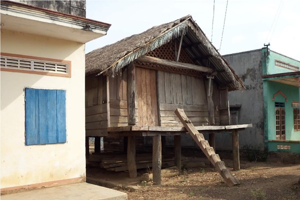 Nhà dài ở buôn làng cổ nhất Tây Nguyên đang dần biến mất - Anh 1