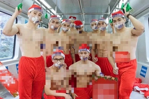Xác minh, xử lý nhóm thanh niên cởi trần phản cảm trên tàu Cát Linh - Hà Đông - Anh 1