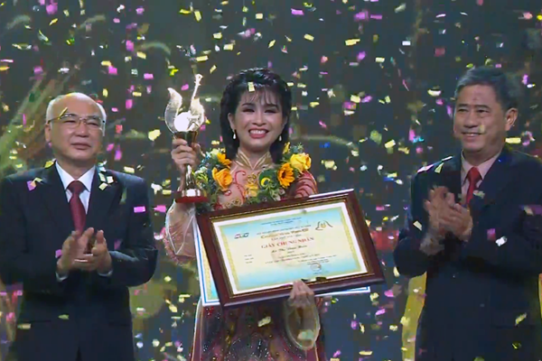 Lê Thị Diệu Hiền đoạt 