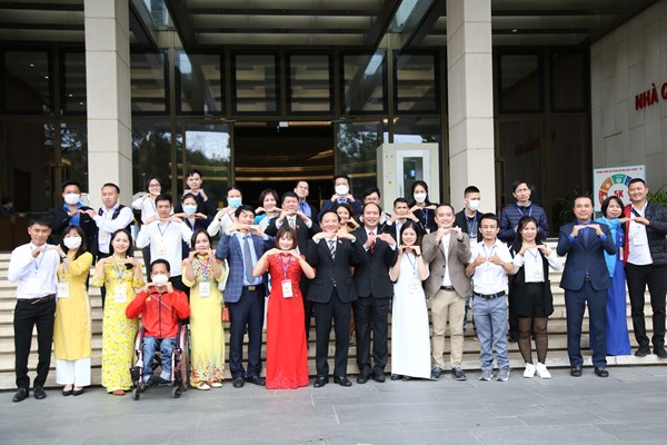 Phó Chủ tịch Quốc hội gặp mặt các tấm gương thanh niên khuyết tật - Anh 1