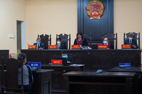 Chiếm đoạt hơn 4 tỷ đồng của khách, cộng tác viên ngân hàng lĩnh án 9 năm tù - Anh 1