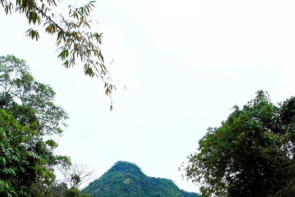 Nhọc nhằn “cõng” phim về bản - Anh 2