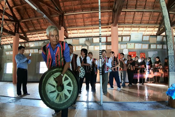 Bảo tồn làng nghề truyền thống trong thời kỳ hội nhập - Anh 1