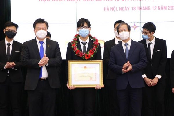 Tuyên dương học sinh đoạt giải Olympic và Khoa học kỹ thuật quốc tế năm 2021 - Anh 1