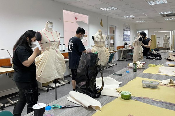 Các trường đại học, cao đẳng TP.HCM: Chào đón sinh viên “trở về” giảng đường - Anh 1