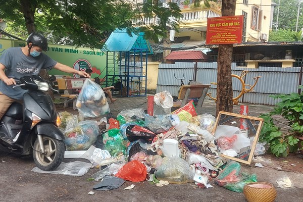 Công nhân vệ sinh môi trường: Nghề nguy hiểm - Anh 2