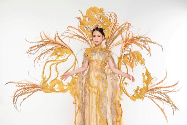 Đại diện 14 tuổi Việt Nam đăng quang Miss Eco Teen International - Anh 2
