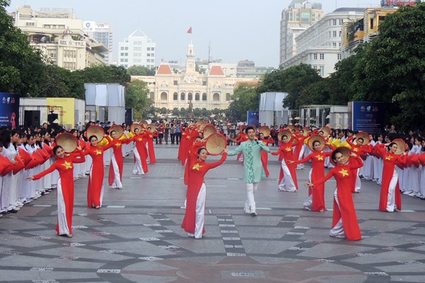 Đến năm 2030 TP.HCM trở thành Thành phố văn hóa: Mục tiêu mới với thách thức không nhỏ - Anh 1