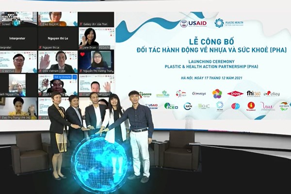 Cùng hành động hạn chế rác thải nhựa và bảo vệ sức khỏe - Anh 1