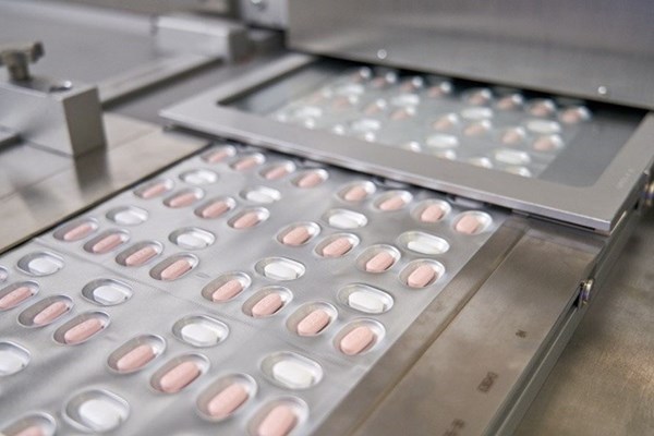 Mỹ cấp phép thuốc điều trị Covid-19 của Pfizer - Anh 1