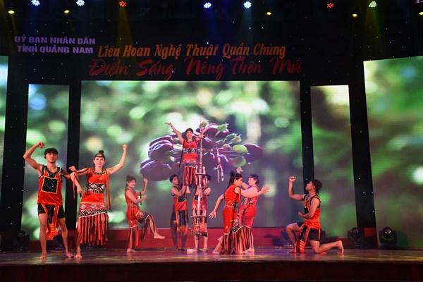 Quảng Nam: Trao giải Liên hoan nghệ thuật quần chúng các xã xây dựng nông thôn mới - Anh 3