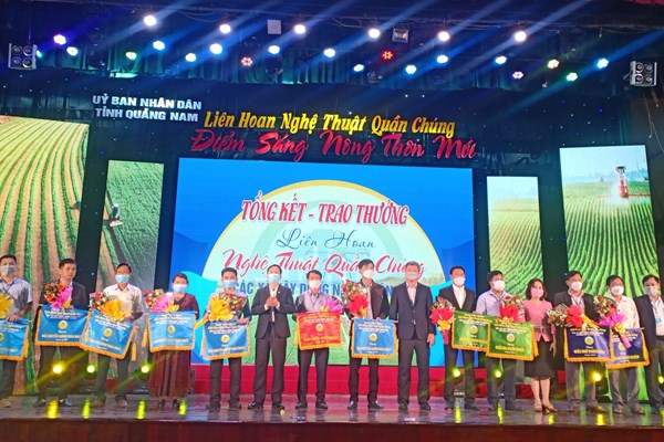 Quảng Nam: Trao giải Liên hoan nghệ thuật quần chúng các xã xây dựng nông thôn mới - Anh 4