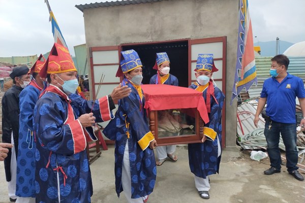 Độc đáo nghi lễ an vị, thỉnh cốt cá Ông ở làng Mân Thái - Anh 2