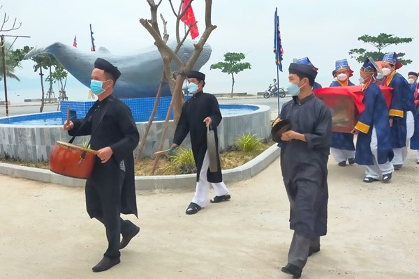 Độc đáo nghi lễ an vị, thỉnh cốt cá Ông ở làng Mân Thái - Anh 3