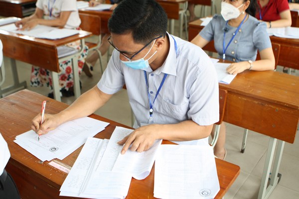 “Đứng ngồi không yên” về phương án thi năm tới - Anh 1