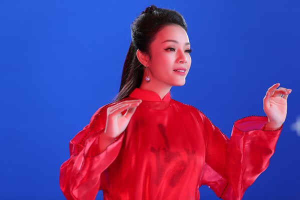 Truyền thống và đương đại trong MV xẩm “Công cha ngãi mẹ sinh thành” của Tân Nhàn - Anh 2
