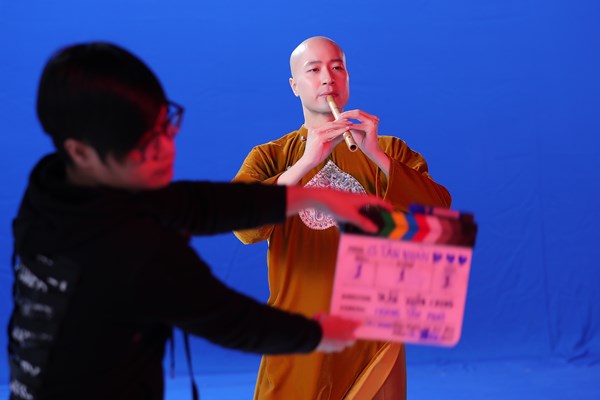 Truyền thống và đương đại trong MV xẩm “Công cha ngãi mẹ sinh thành” của Tân Nhàn - Anh 3