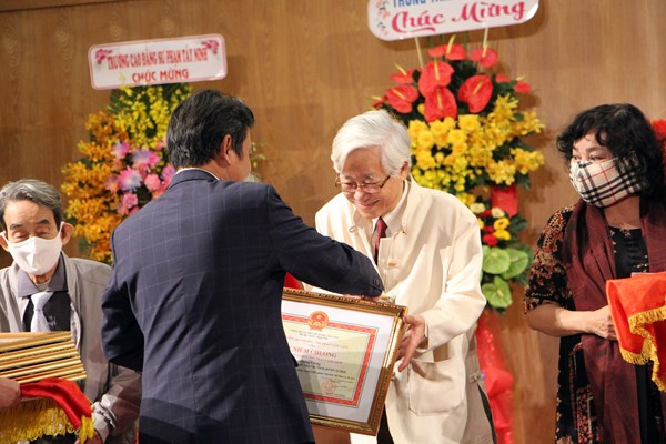 Nhạc viện TP.HCM đón nhận Cờ thi đua Chính phủ - Anh 2
