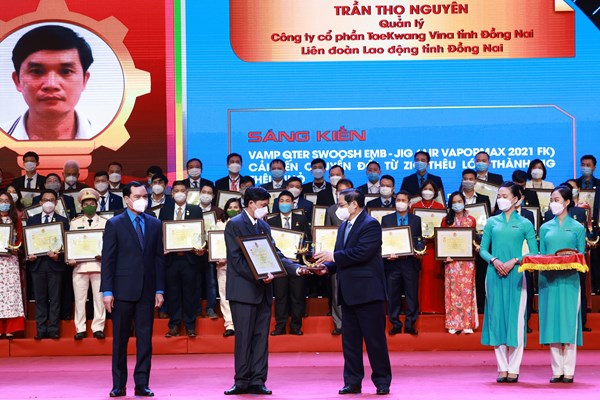 Biểu dương các cá nhân trong chương trình  “75 nghìn sáng kiến vượt khó, phát triển” - Anh 2