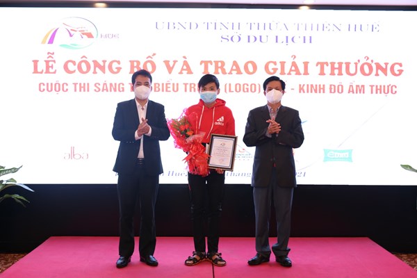 Trao giải cuộc thi sáng tác Logo “Huế- Kinh đô ẩm thực” - Anh 3