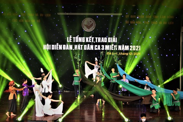 Hội diễn Đàn, Hát dân ca 3 miền năm 2021: Không gian ắp đầy những giá trị bản sắc vùng miền - Anh 3