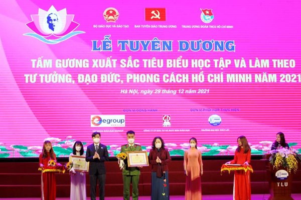 Tuyên dương những tấm gương xuất sắc, tiêu biểu học tập và làm theo Bác - Anh 1