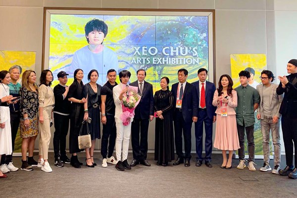 Khai mạc triển lãm tranh ruộng bậc thang Mù Cang Chải của Xèo Chu tại EXPO Dubai - Anh 2