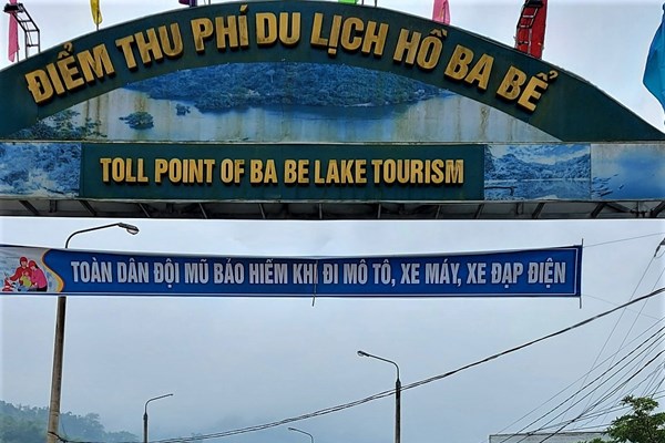 Đoàn khách đầu tiên đến Ba Bể ngày đầu năm 2022 - Anh 2