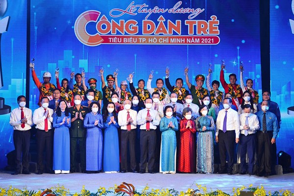 Tuyên dương 14 “Công dân trẻ tiêu biểu TP.HCM” năm 2021 - Anh 2