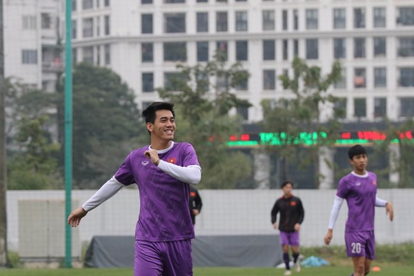 Các cầu thủ Việt Nam hứng khởi trong buổi tập của ngày đầu năm mới 2022 - Anh 2