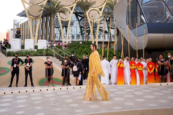 Mãn nhãn với màn trình diễn thời trang Việt tại EXPO Dubai - Anh 14