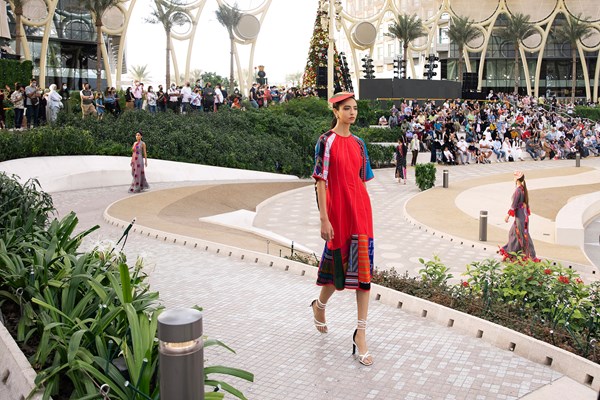 Mãn nhãn với màn trình diễn thời trang Việt tại EXPO Dubai - Anh 9