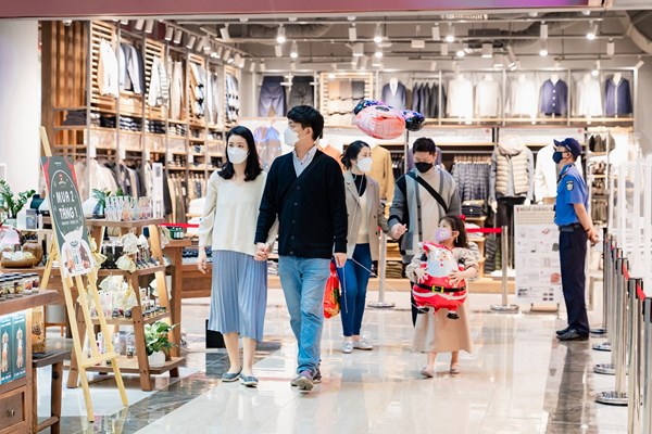 Không khí đón Tết Dương Lịch thành thị: Vẫn rộn ràng dù vắng bóng các sự kiện lớn - Anh 1