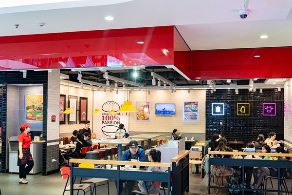 Không khí đón Tết Dương Lịch thành thị: Vẫn rộn ràng dù vắng bóng các sự kiện lớn - Anh 5